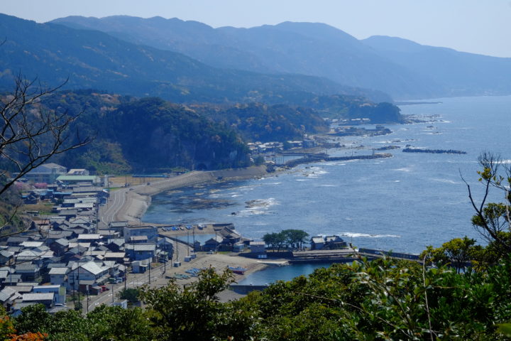 国見地区鮎川町・御嶽山から見た浜