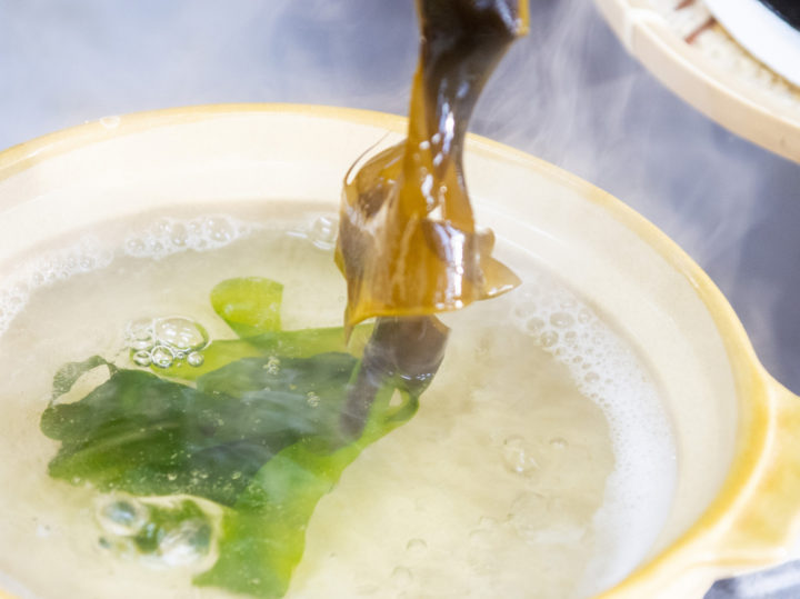 鍋に入れた瞬間色が変わる「ワカメしゃぶしゃぶ」