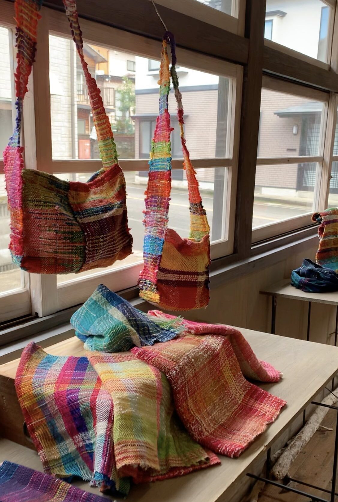 YOKO KAWABATA 展覧会 ー虹色のしずくーリポート